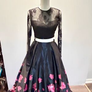 Beautiful Sherri Hill 2-pc with pockets